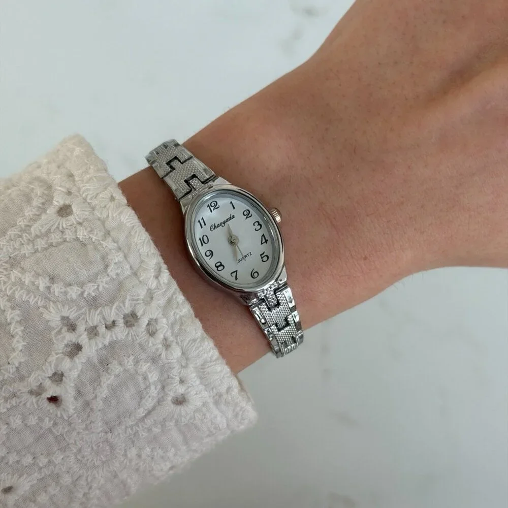 SKU0509 Retro Silver/White Women‎ Watch Vintage vibe Stainless steel + gift bag
